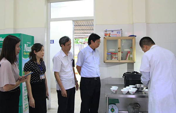 Một trường mầm non tại huyện Thanh Trì vi phạm an toàn thực phẩm - Ảnh 2