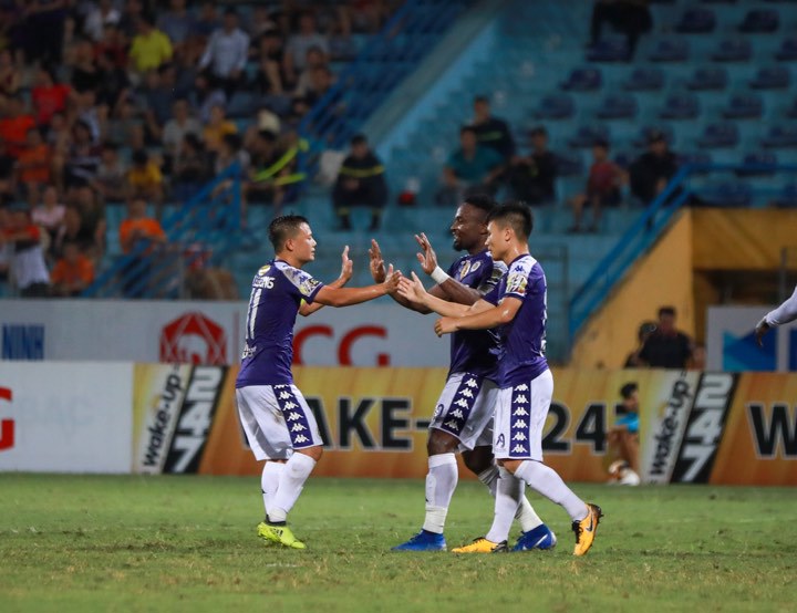 Bùi Tiến Dũng lần đầu bắt chính giúp Hà Nội FC vượt qua SHB Đà Nẵng - Ảnh 4