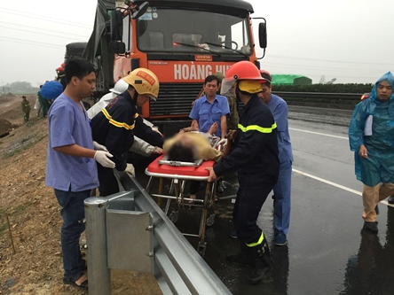 Liên tiếp tai nạn giao thông nghiêm trọng, 5 người thương vong - Ảnh 2