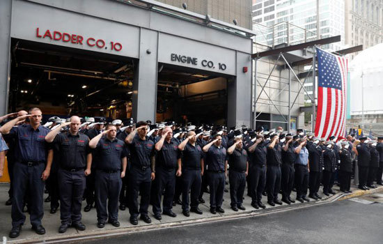 Những hình ảnh xúc động lễ tưởng niệm các nạn nhân vụ khủng bố 11/9 tại Mỹ - Ảnh 7