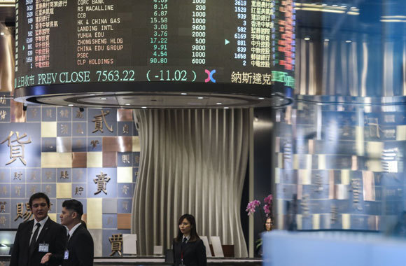 Cổ phiếu châu Á giảm mạnh khi kinh tế Trung Quốc tăng trưởng yếu nhất trong 27 năm - Ảnh 1