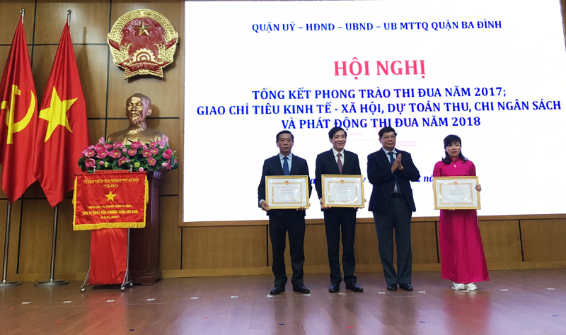 Quận Ba Đình biểu dương gần 2.800 điển hình tiên tiến - Ảnh 1