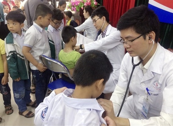 Khám bệnh tim mạch cho hàng nghìn học sinh huyện Gia Lâm - Ảnh 1