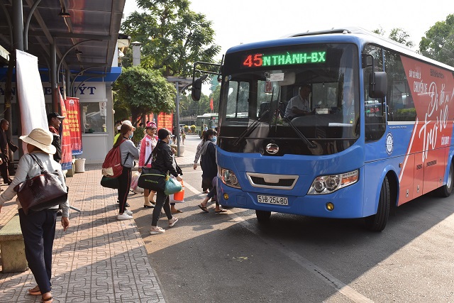 TP Hồ Chí Minh dự kiến tăng hơn 1.800 chuyến xe buýt phục vụ các ngày lễ lớn - Ảnh 1