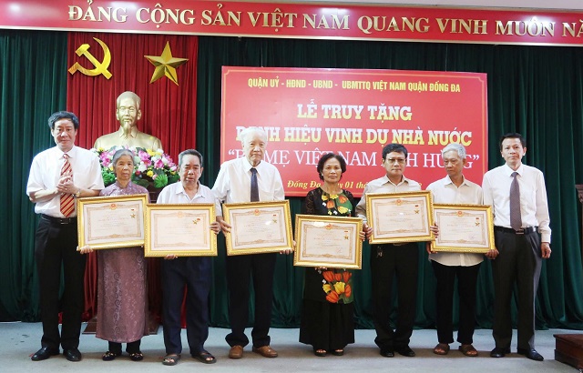 Quận Đống Đa truy tặng danh hiệu vinh dự Nhà nước cho 6 Bà mẹ Việt Nam anh hùng - Ảnh 1