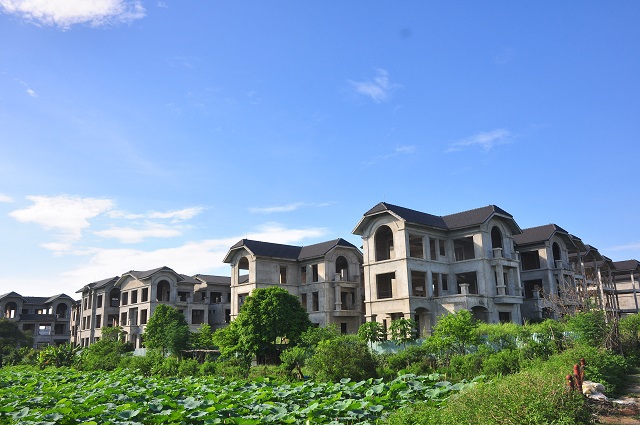 Hà Nội: Nghịch lý “ốc đảo bỏ hoang” vẫn định giá “khủng” 225 triệu đồng/m2 - Ảnh 6