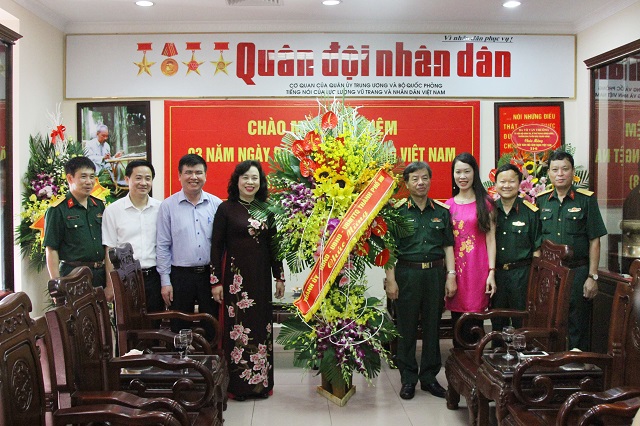 Phó Bí thư Thường trực Thành ủy Ngô Thị Thanh Hằng chúc mừng các cơ quan báo chí Trung ương và Hà Nội - Ảnh 1