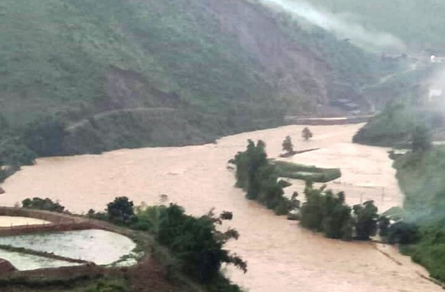 1 người mất tích, 6 người bị thương do mưa lũ, nhiều tuyến đường ở Lai Châu tê liệt - Ảnh 2