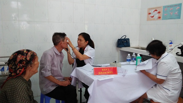 Huyện Ứng Hòa: Khám bệnh, cấp thuốc miễn phí cho 232 đối tượng chính sách - Ảnh 1