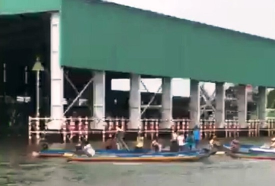 Khởi tố lái đò chở 10 kỹ sư bị lật trên sông Cái Tàu - Ảnh 1