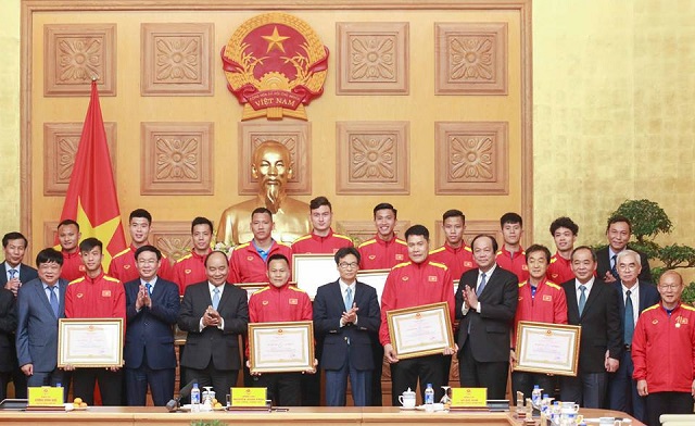 Thủ tướng gặp mặt và tuyên dương Đội tuyển Bóng đá nam Việt Nam - Ảnh 3