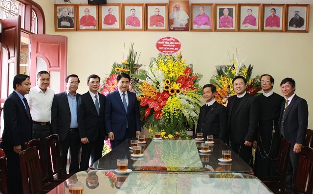 Chủ tịch Nguyễn Đức Chung chúc mừng Giáng sinh tại Giáo xứ Thái Hà - Ảnh 1