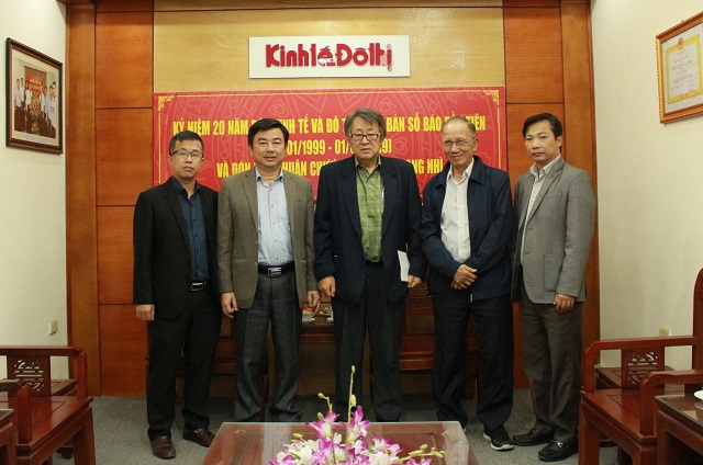 Chủ tịch Hội Nhà báo tỉnh Chiang Mai thăm tòa soạn báo Kinh tế & Đô thị - Ảnh 1