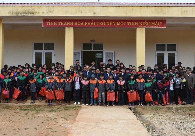 Bộ trưởng Nguyễn Xuân Cường thăm, tặng quà Tết các hộ dân vùng lũ huyện Mường Lát - Ảnh 2