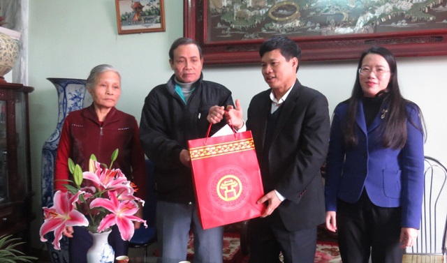 Phó Chủ tịch UBND TP Ngô Văn Quý thăm, chúc Tết tại Phú Xuyên - Ảnh 1