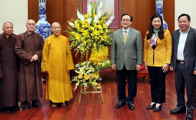 Đoàn đại biểu Thành hội Phật giáo Hà Nội chúc Tết lãnh đạo Thành phố - Ảnh 1