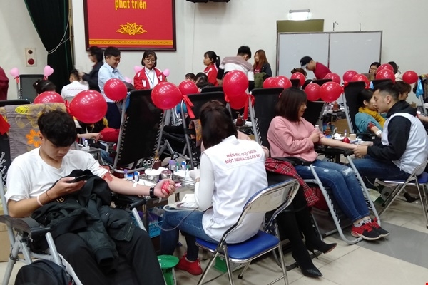 Tiếp nhận 7.296 đơn vị máu trong 3 ngày Lễ hội Xuân hồng 2019 - Ảnh 1