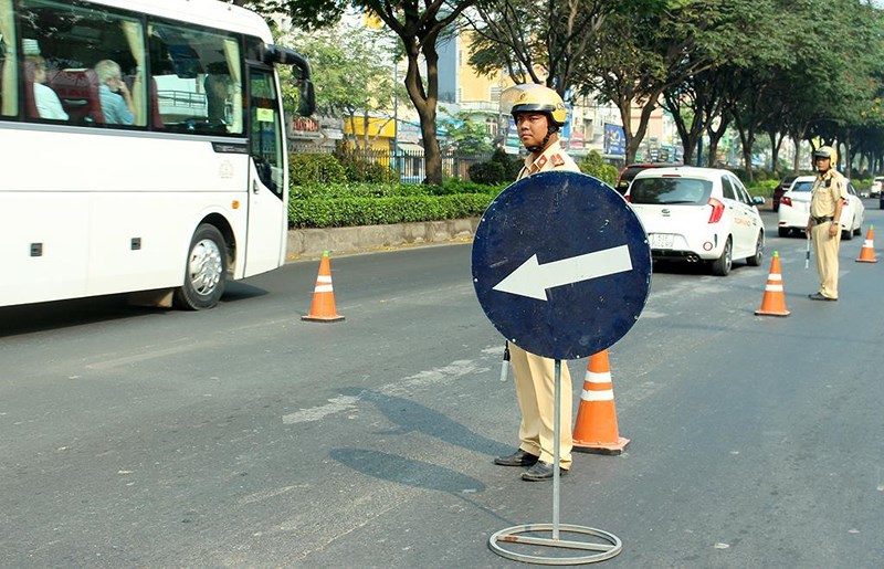 TP Hồ Chí Minh: Tổng kiểm tra việc thắt dây an toàn trên ôtô - Ảnh 1
