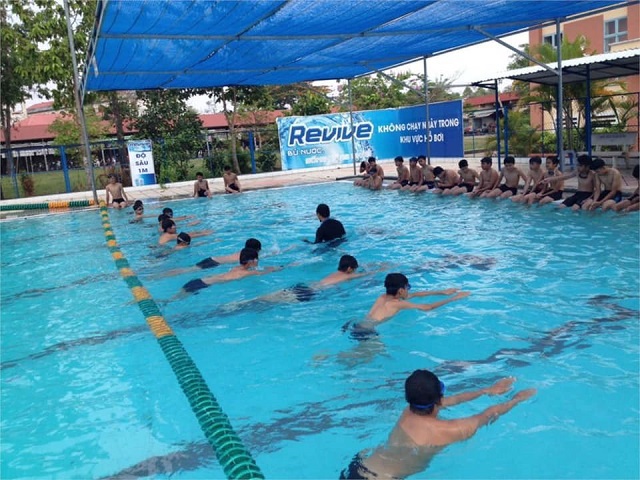 Sơn Đà dạy bơi chống đuối nước cho trẻ: Mô hình hay cần nhân rộng - Ảnh 1