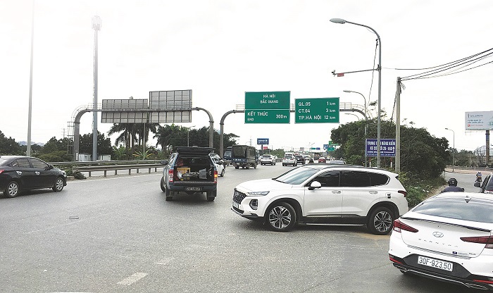 Nút giao "nghịch" trên cao tốc Hà Nội - Bắc Giang - Ảnh 1