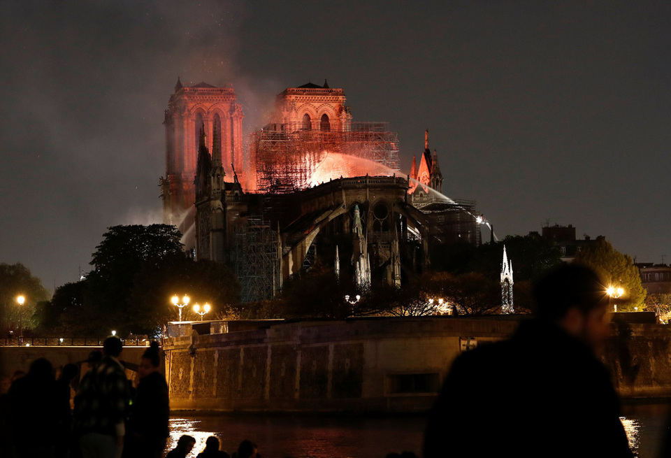 [Ảnh] Kinh hoàng Nhà thờ Đức Bà Paris chìm trong hỏa hoạn - Ảnh 5