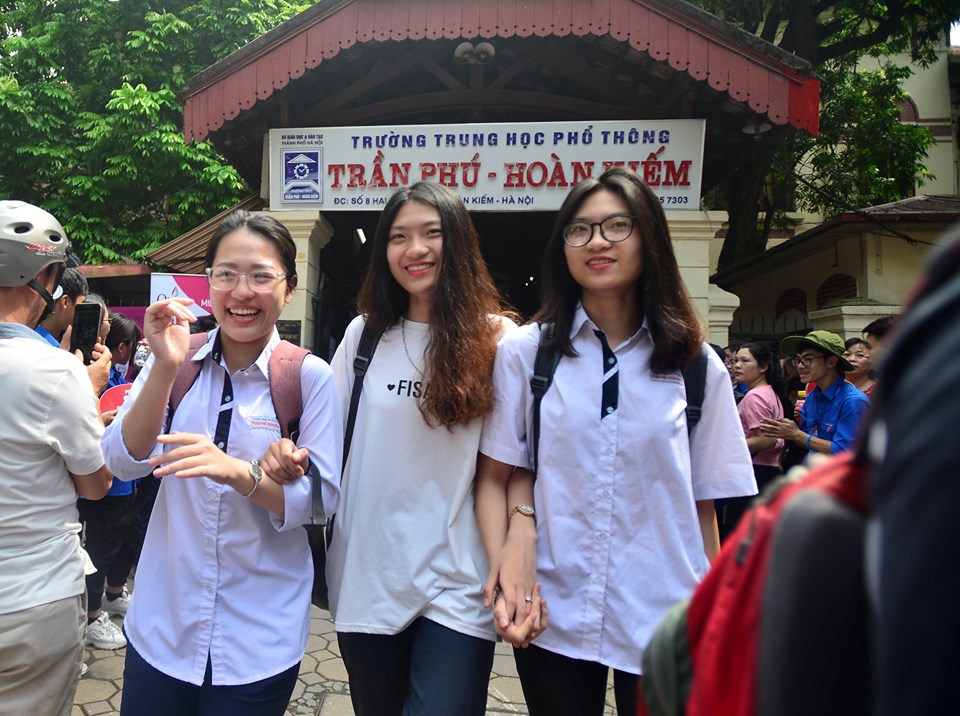 [Ảnh] Nét hồn nhiên tuổi học trò của nữ sinh Hà Nội tại kỳ thi THPT Quốc gia 2019 - Ảnh 1
