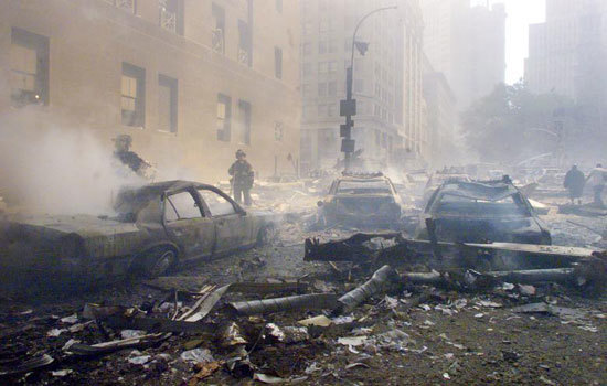 Nhìn lại những giây phút kinh hoàng vụ khủng bố 11/9 tại New York, Mỹ - Ảnh 10
