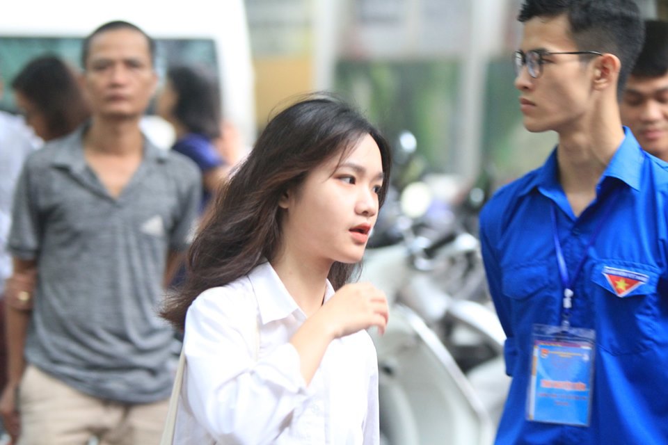 [Ảnh] Nét hồn nhiên tuổi học trò của nữ sinh Hà Nội tại kỳ thi THPT Quốc gia 2019 - Ảnh 7