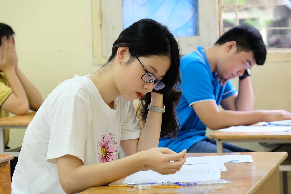 [Ảnh] Nét hồn nhiên tuổi học trò của nữ sinh Hà Nội tại kỳ thi THPT Quốc gia 2019 - Ảnh 5