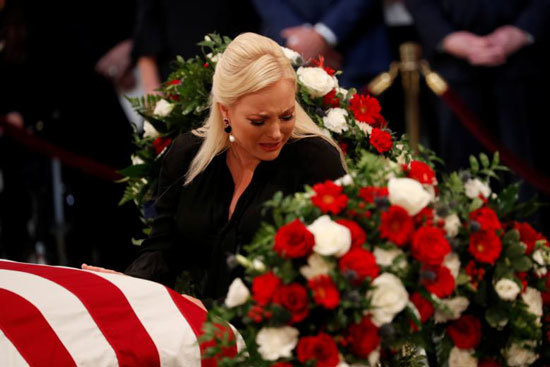 Những hình ảnh trong lễ truy điệu trang trọng Thượng nghị sĩ John McCain tại Điện Capitol - Ảnh 7