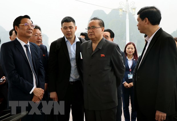 Đoàn đại biểu Lãnh đạo cấp cao Triều Tiên tham quan Vịnh Hạ Long - Ảnh 2