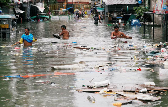 Chùm ảnh bão Sơn Tinh đổ bộ vào Philippines, đường phố tại Manila biến thành sông - Ảnh 5