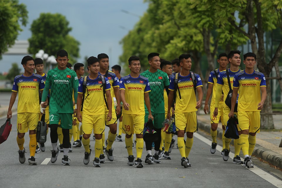 Trung vệ Tấn Sinh chỉ ra cái tên "đáng gờm" nhất của U22 Việt Nam tại SEA Games 30 - Ảnh 2