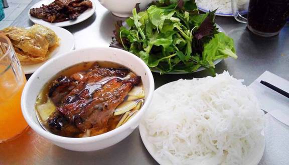 Báo Hong Kong gọi ý 48 giờ khám phá thiên đường ẩm thực đường phố Hà Nội - Ảnh 6