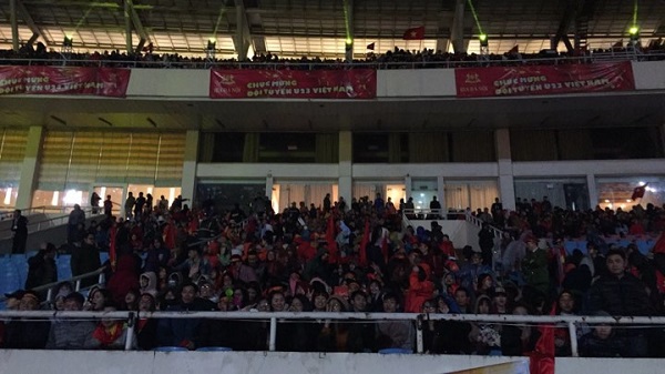 U23 "cháy" hết mình cùng hàng vạn người hâm mộ trên sân Mỹ Đình - Ảnh 5