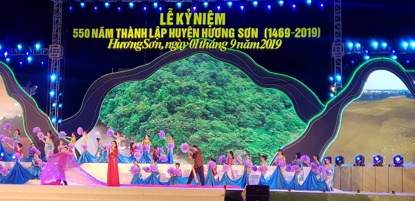 Hà Tĩnh: Kỷ niệm 550 thành lập huyện Hương Sơn và đón nhận cờ thi đua của Chính phủ - Ảnh 3