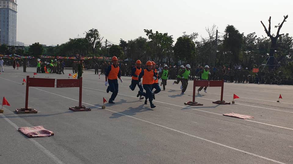 Hà Đông: Hơn 200 vận động viên tham gia Hội thao nghiệp vụ chữa cháy, cứu nạn cứu hộ - Ảnh 5