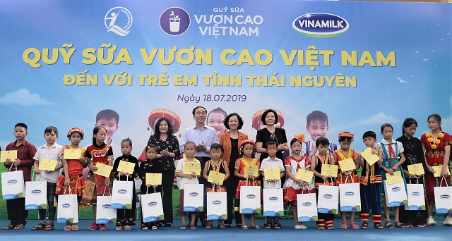 [Quỹ sữa Vươn Cao Việt Nam] Nỗ lực vì sứ mệnh “Để mọi trẻ em đều được uống sữa mỗi ngày” - Ảnh 1