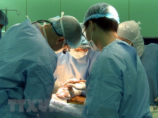 Bác sỹ Nhật-Việt phẫu thuật thành công cho 2 bệnh nhân ung thư - Ảnh 1