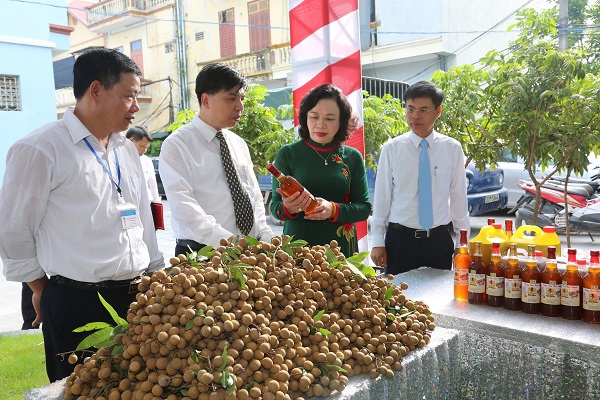 Phó Bí thư Thường trực Thành ủy Ngô Thị Thanh Hằng: Quốc Oai cần xây dựng nông thôn mới tiệm cận phát triển đô thị - Ảnh 2