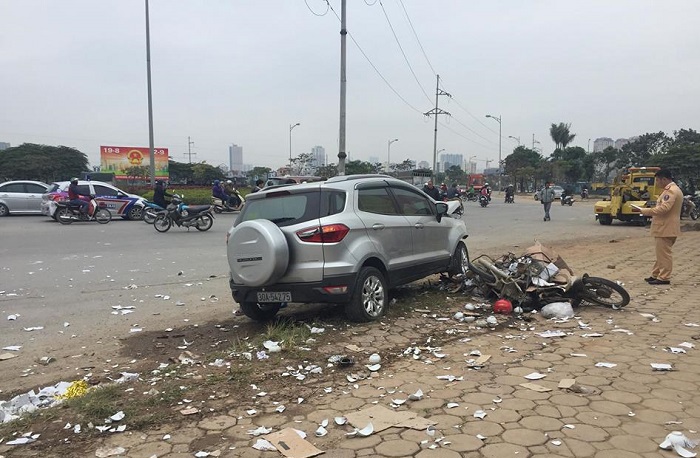Hà Nội: Ô tô gây tai nạn liên hoàn, 3 người thương vong - Ảnh 1