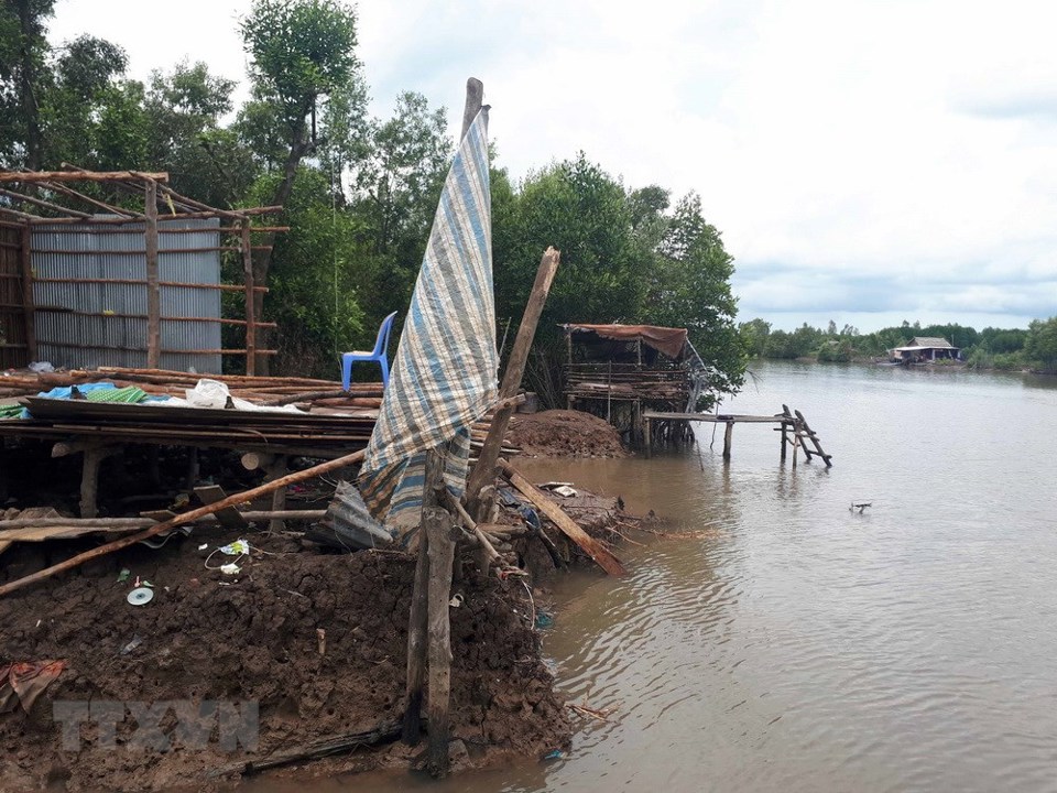 [Photo] Sạt lở nghiêm trọng nhấn chìm nhiều ngôi nhà ở ĐBSCL - Ảnh 5