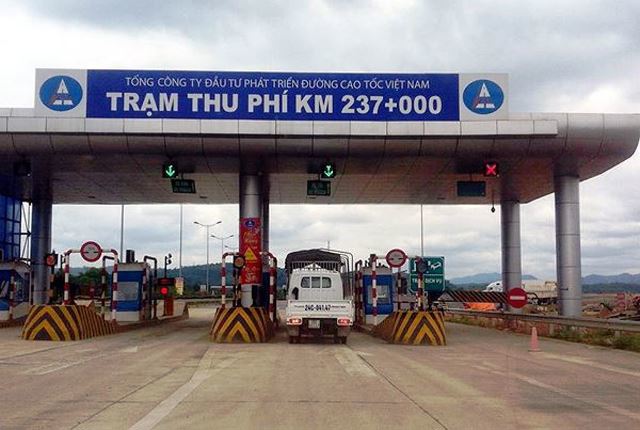 Trạm BOT trên cao tốc Nội Bài - Lào Cai bị sét đánh, thiệt hại hàng tỷ đồng - Ảnh 1