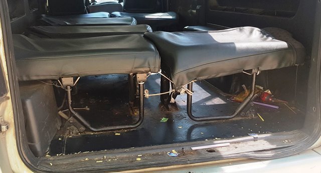 Xe làm rơi 2 học sinh ở Đồng Nai bị hoán cải, ghế buộc bằng dây dù - Ảnh 1
