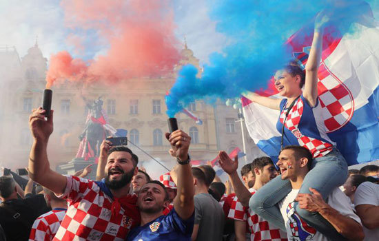 Fans Croatia và Pháp vỡ òa cảm xúc sau trận chung kết World Cup - Ảnh 2