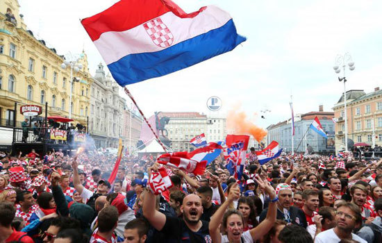 Fans Croatia và Pháp vỡ òa cảm xúc sau trận chung kết World Cup - Ảnh 14