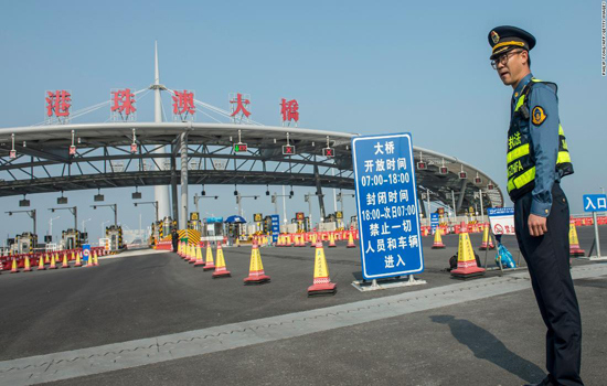 Trung Quốc hoàn thành cầu vượt biển dài nhất thế giới trị giá 20 tỷ USD - Ảnh 13