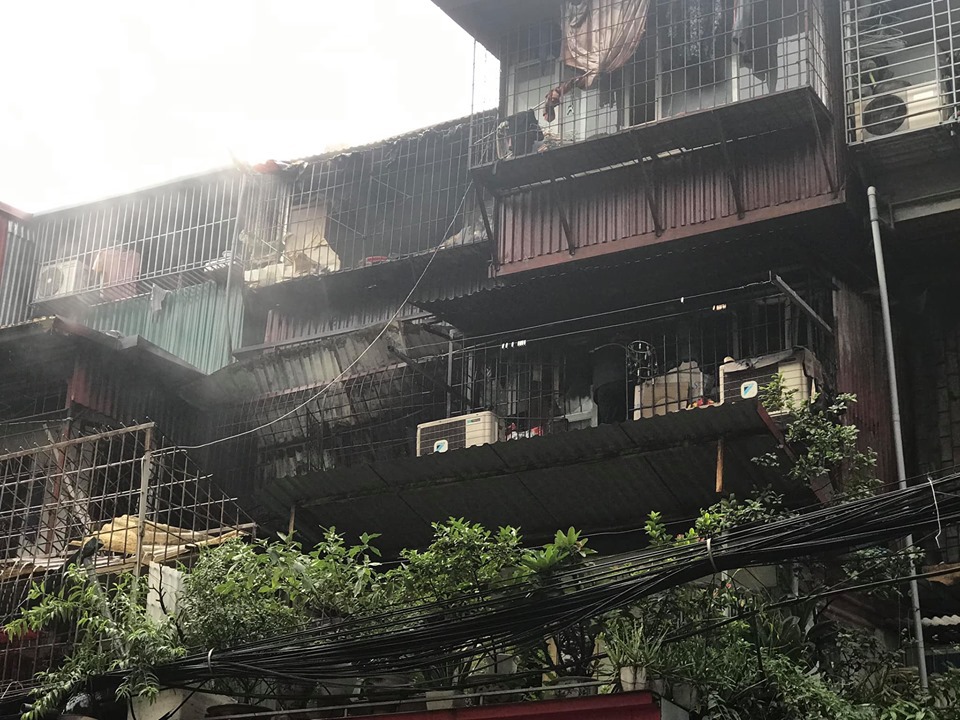 Hà Nội: Cháy lớn tại căn hộ ở khu tập thể Kim Liên - Ảnh 5