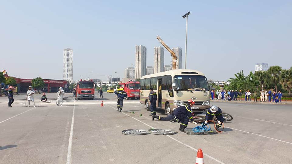 Hà Đông: Hơn 200 vận động viên tham gia Hội thao nghiệp vụ chữa cháy, cứu nạn cứu hộ - Ảnh 12