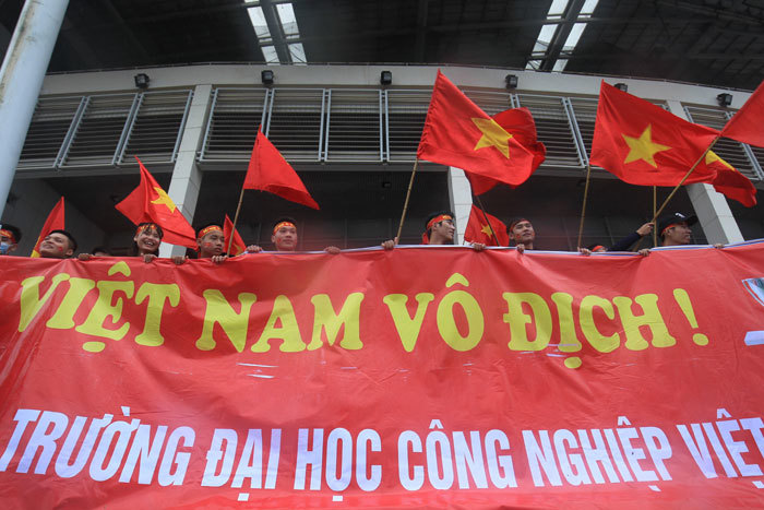Sắc đỏ bao trùm trước trận chung kết U23 Việt Nam-Uzbekistan - Ảnh 1